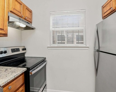 449 Mary Street Sw - Photo Thumbnail 2