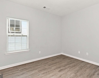 449 Mary Street Sw - Photo Thumbnail 10