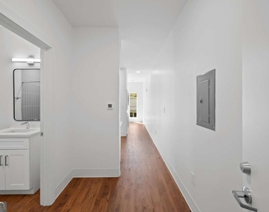 456 Flat Shoals Avenue Se - Photo Thumbnail 2