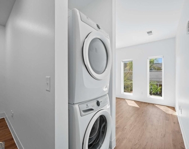 456 Flat Shoals Avenue Se - Photo Thumbnail 5