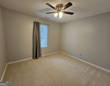 40 Peachtree Way - Photo Thumbnail 7
