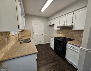 40 Peachtree Way - Photo Thumbnail 3