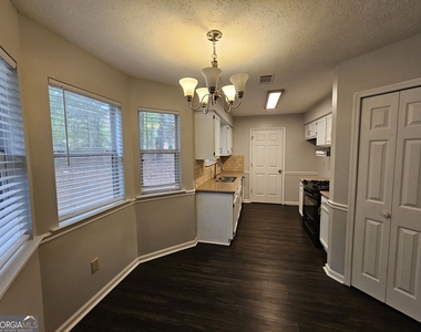 40 Peachtree Way - Photo Thumbnail 2