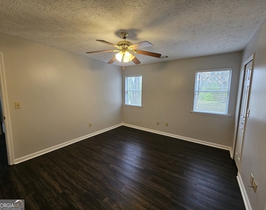 40 Peachtree Way - Photo Thumbnail 8