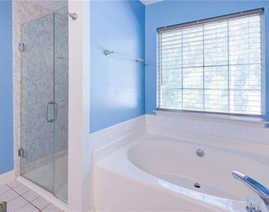 4267 Rivuere Point - Photo Thumbnail 21