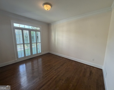 3281 Winthrop Circle - Photo Thumbnail 6