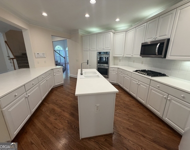 3281 Winthrop Circle - Photo Thumbnail 10