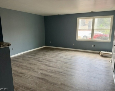 86 Main Street - Photo Thumbnail 2