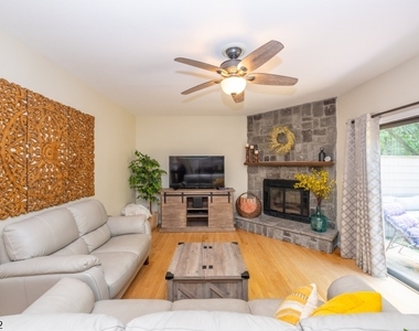 122 Sunrise Dr - Photo Thumbnail 3