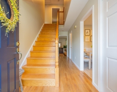 122 Sunrise Dr - Photo Thumbnail 1