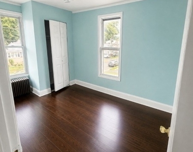 206 Bathgate Ave - Photo Thumbnail 10