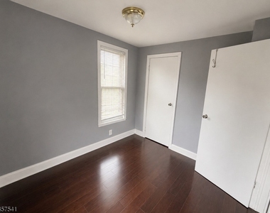 206 Bathgate Ave - Photo Thumbnail 11