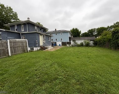 206 Bathgate Ave - Photo Thumbnail 13