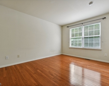 54 Plantation Rd - Photo Thumbnail 4
