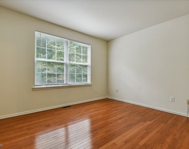 54 Plantation Rd - Photo Thumbnail 5