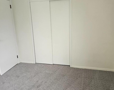 112 Ringwood Ave - Photo Thumbnail 12