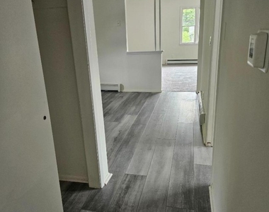 112 Ringwood Ave - Photo Thumbnail 14