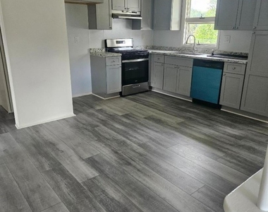 112 Ringwood Ave - Photo Thumbnail 4