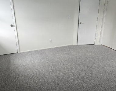 112 Ringwood Ave - Photo Thumbnail 9