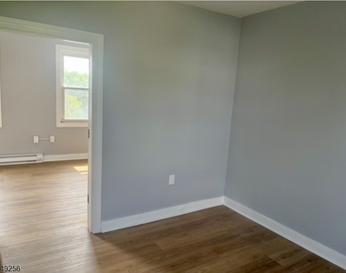 253 Washington St - Photo Thumbnail 7
