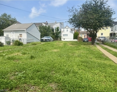 253 Washington St - Photo Thumbnail 10