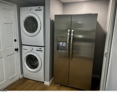 253 Washington St - Photo Thumbnail 2