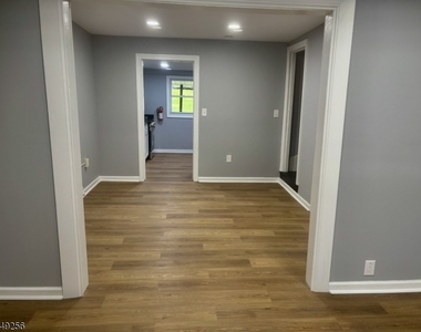 253 Washington St - Photo Thumbnail 3