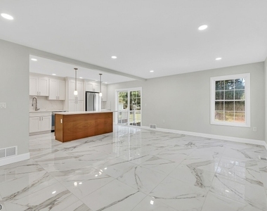 283 S Michigan Ave - Photo Thumbnail 7