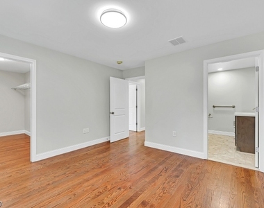 283 S Michigan Ave - Photo Thumbnail 24