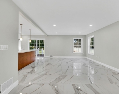 283 S Michigan Ave - Photo Thumbnail 4