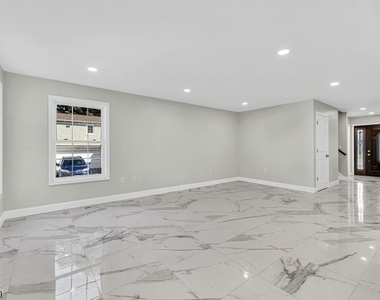 283 S Michigan Ave - Photo Thumbnail 9