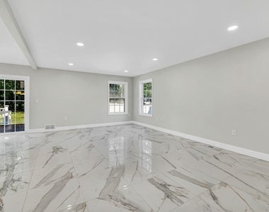 283 S Michigan Ave - Photo Thumbnail 6
