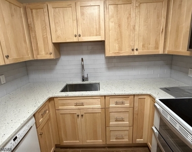 6 E Blackwell St - Photo Thumbnail 6