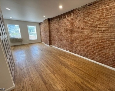 6 E Blackwell St - Photo Thumbnail 3