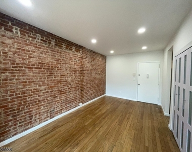 6 E Blackwell St - Photo Thumbnail 4