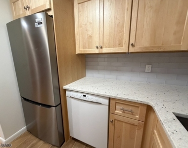 6 E Blackwell St - Photo Thumbnail 7
