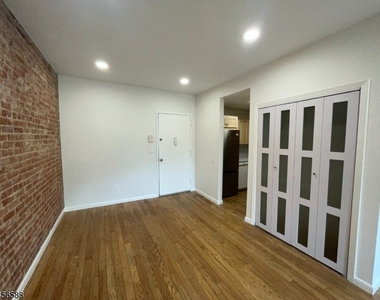 6 E Blackwell St - Photo Thumbnail 5