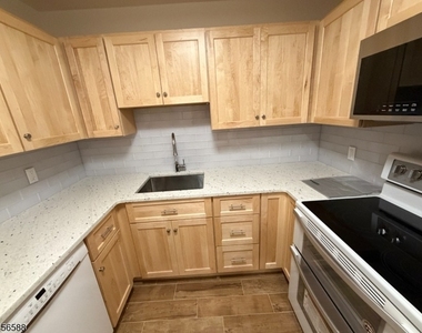 6 E Blackwell St - Photo Thumbnail 8