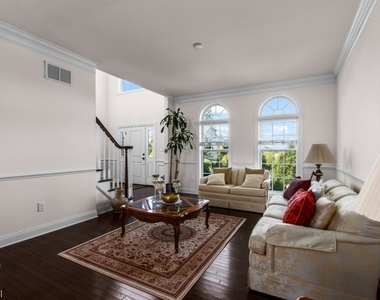 5 Pfrommer Ave - Photo Thumbnail 3