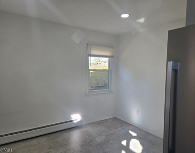 16 W Sterling St - Photo Thumbnail 12