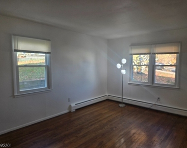 16 W Sterling St - Photo Thumbnail 7