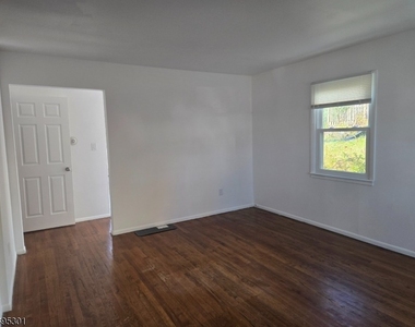 16 W Sterling St - Photo Thumbnail 3