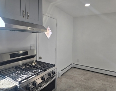 16 W Sterling St - Photo Thumbnail 15