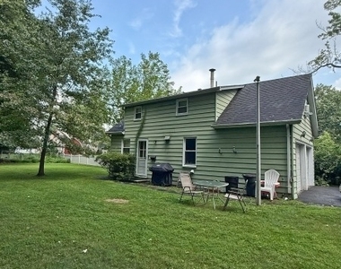 331 Center St - Photo Thumbnail 2