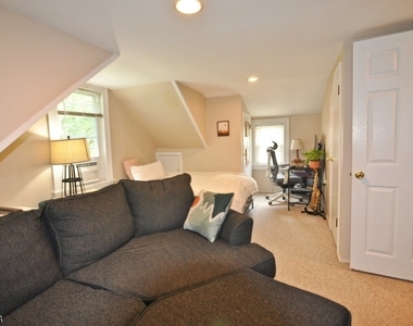 331 Center St - Photo Thumbnail 9