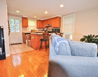331 Center St - Photo Thumbnail 5