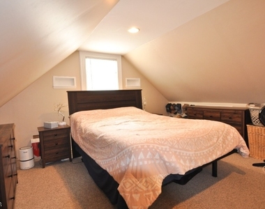 331 Center St - Photo Thumbnail 16