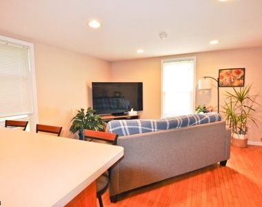 331 Center St - Photo Thumbnail 7