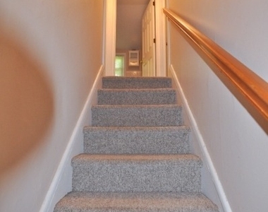 331 Center St - Photo Thumbnail 8