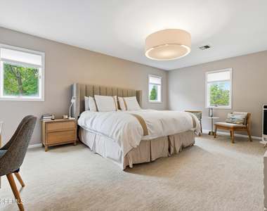 304 Monmouth Road - Photo Thumbnail 19